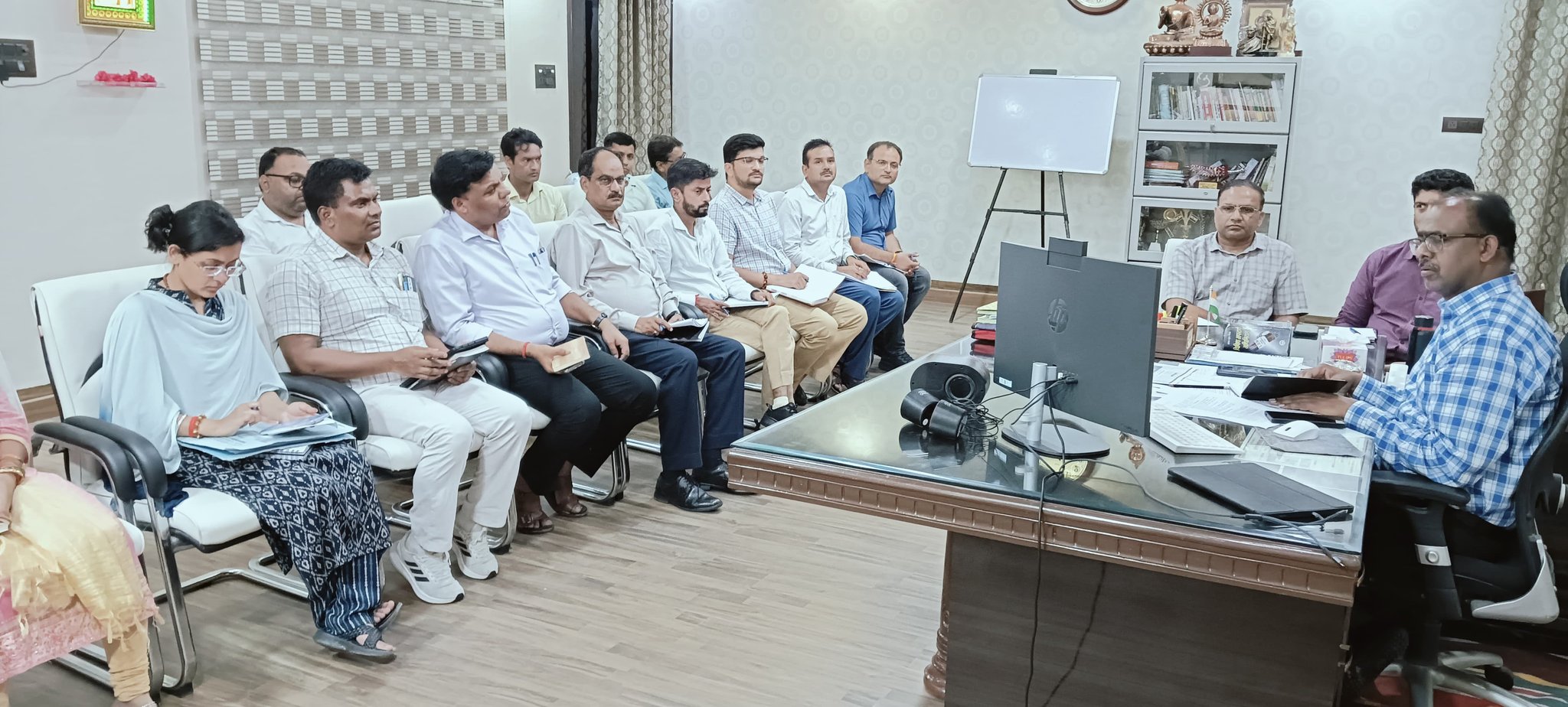 हर घर तिरंगा अभियान को लेकर जिलाधिकारी ने की बैठक, दिए तीन चरणों में आयोजन के निर्देश