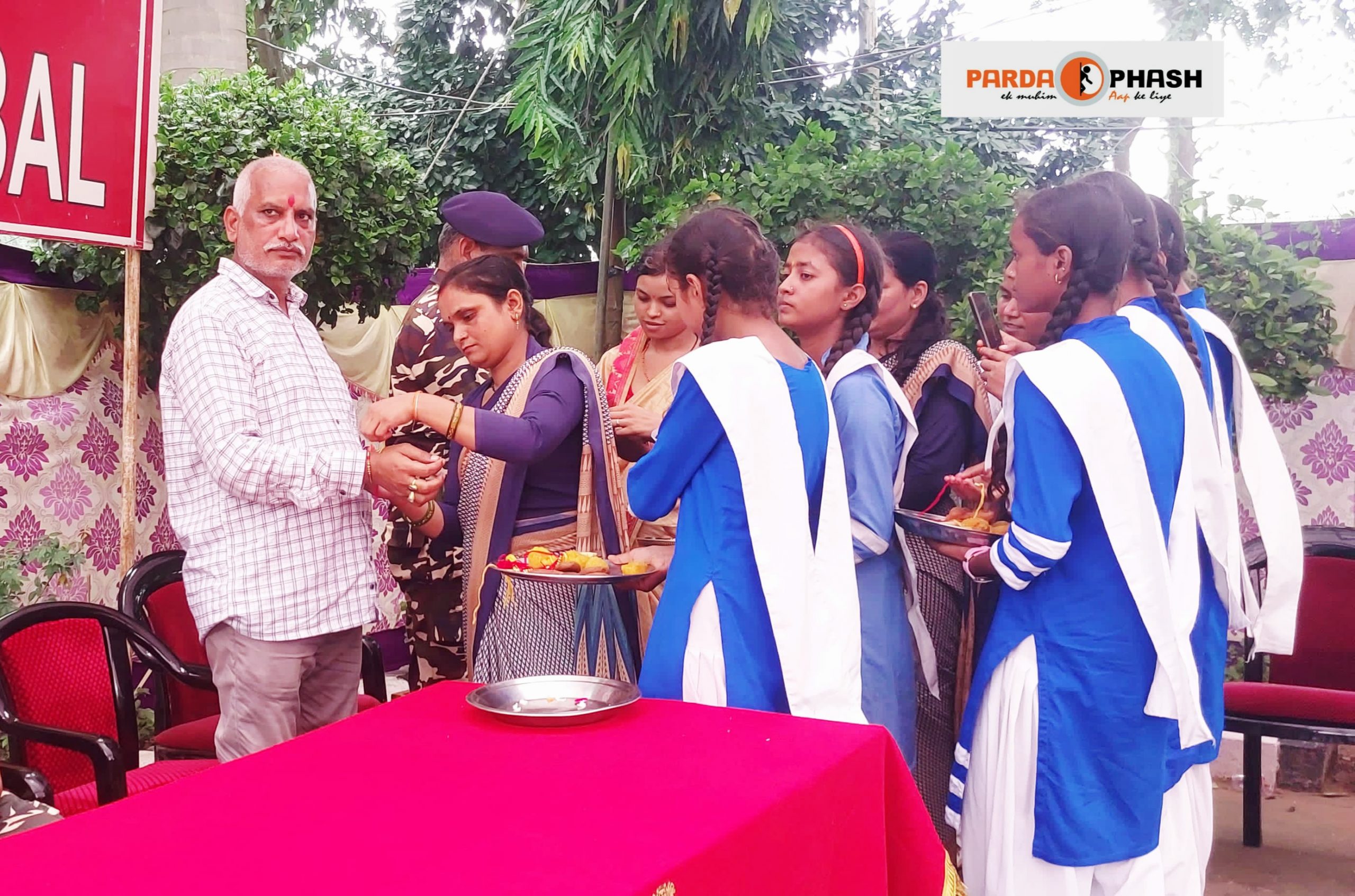 रक्षाबंधन पर छात्राओं ने बांधी एसएसबी जवानों को राखी, लिया सीमा सुरक्षा का संकल्प