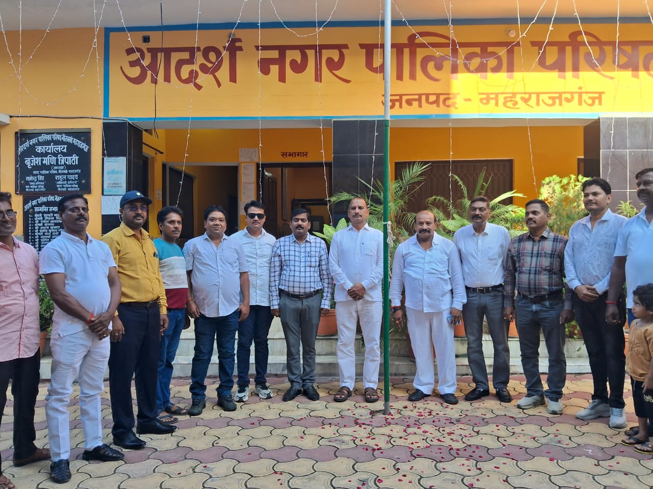 स्वतंत्रता दिवस पर नगर पालिका अध्यक्ष ने किया ध्वजारोहण, क्रांतिकारियों को किया नमन