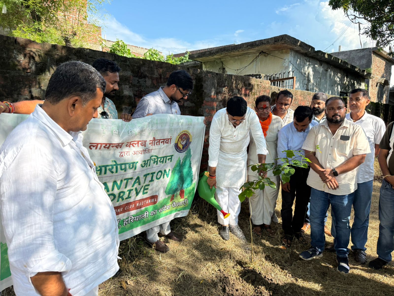 लायंस क्लब नौतनवां ने किया वृक्षारोपण कार्यक्रम