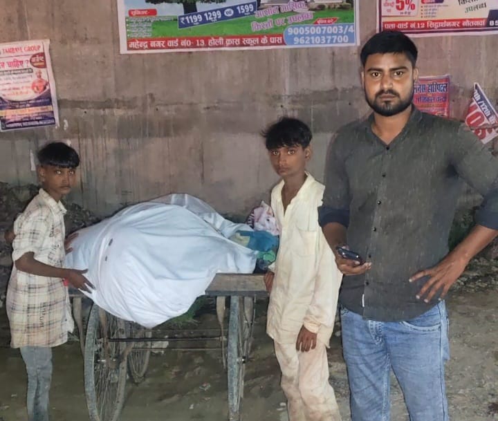 बच्चों की लाचारी देख पिघला दिल, सभासद ने किया अनाथ हुए परिवार का सहारा