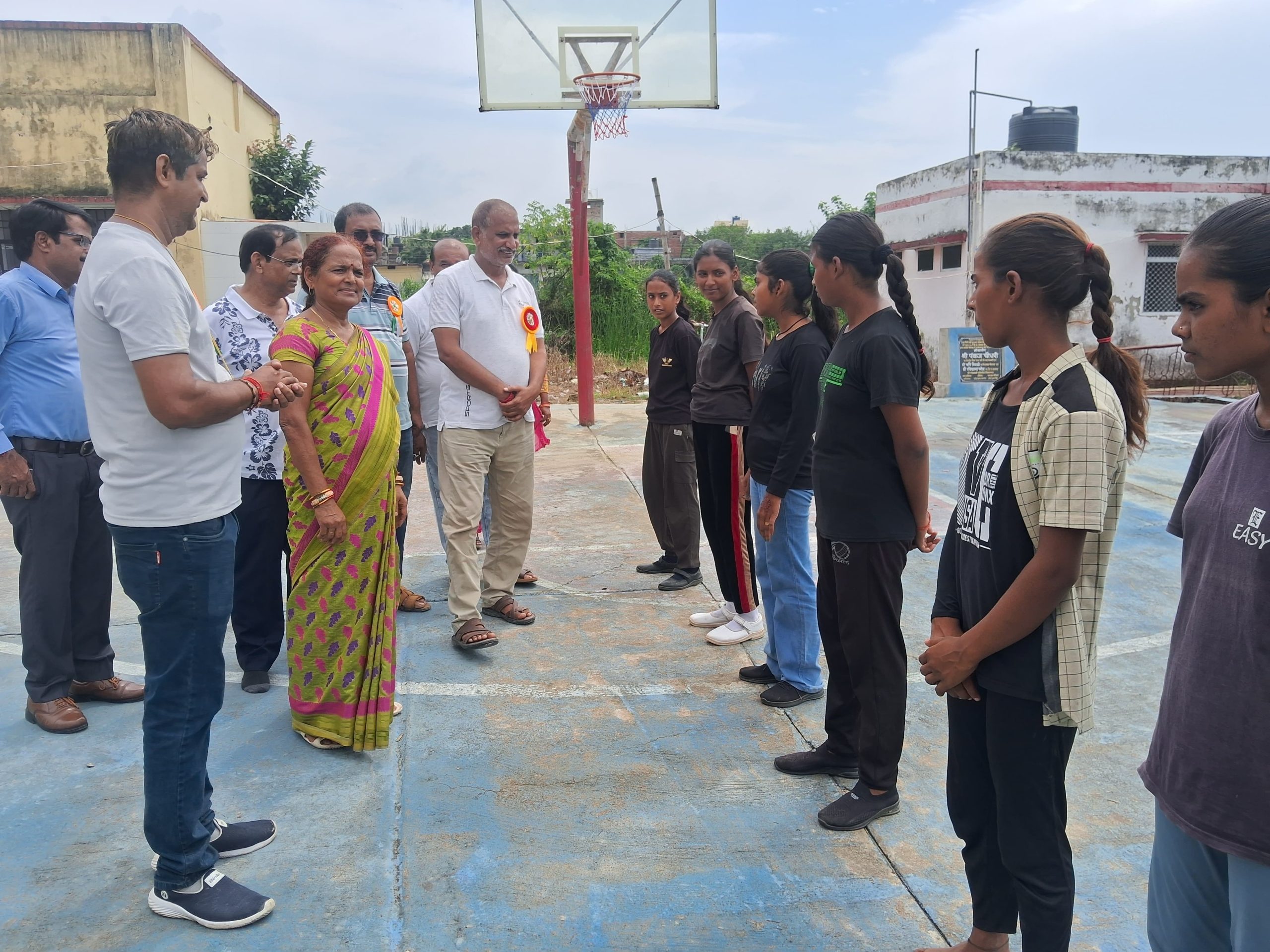 नगर पालिका अध्यक्ष ने किया बास्केटबॉल प्रतियोगिता का उद्घाटन