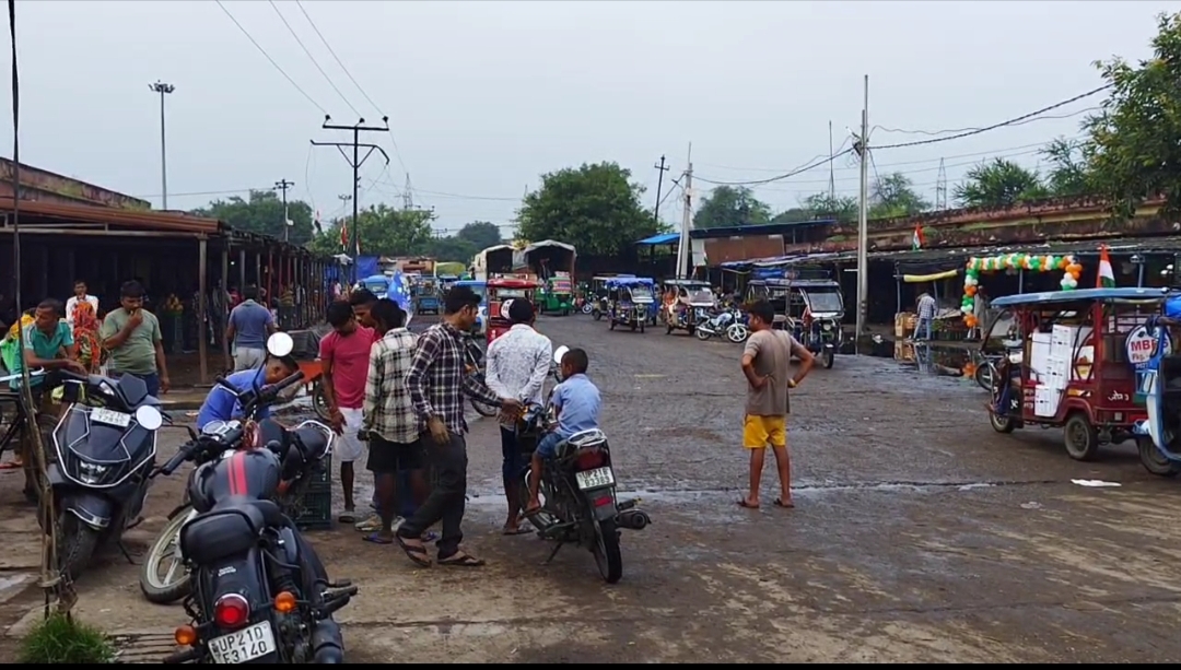 स्वतंत्रता दिवस पर फल मंडी अध्यक्ष कि तानाशाही, नहीं माना प्रशासन का आदेश जबरदस्ती खुलवायी फल मंडी