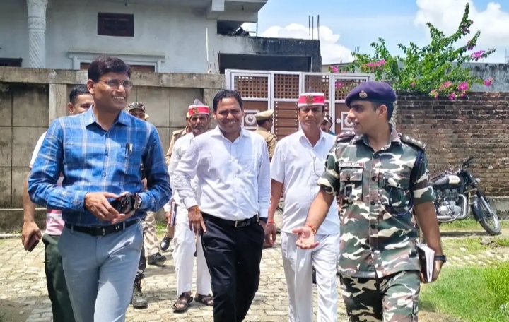 भारत-नेपाल सीमा पर खाद की कालाबाजारी के खिलाफ कार्रवाई,21 बोरी यूरिया बरामद