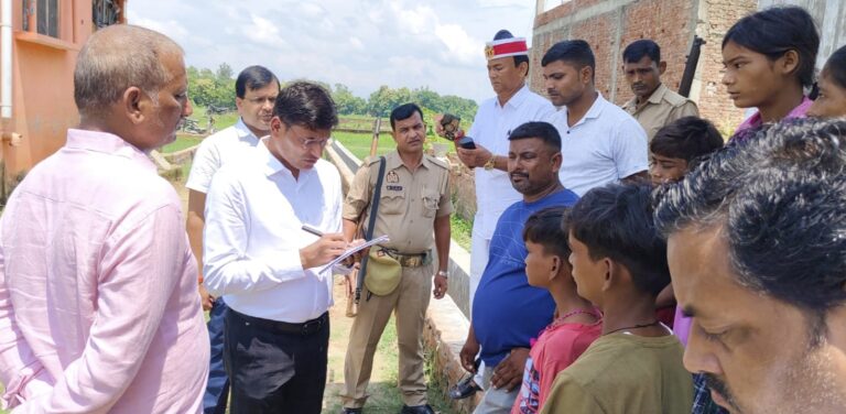 NAUATANWA:ठेले पर पिता की अर्थी, उठे इंसानियत के हाथ