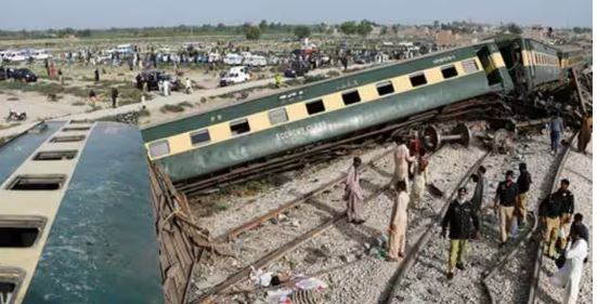 Pakistan : काला शाह काकू के पास इस्लामाबाद एक्सप्रेस पटरी से उतरी , 29 घायल