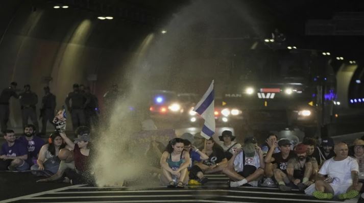 Israel protests : इजरायल की सड़कों पर सरकार के खिलाफ विरोध प्रदर्शन ,  बंधकों के परिजन भड़के