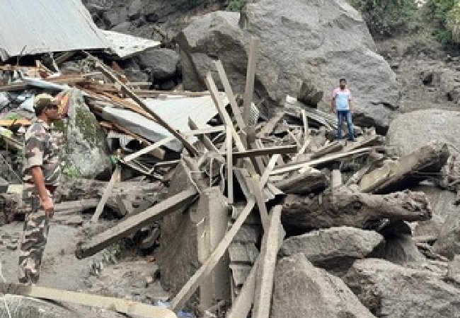 J-K Kathua Cloudburst: अब कठुआ में बादल फटने के बाद हुआ भूस्खलन, चार लोगों की मौत की खबर