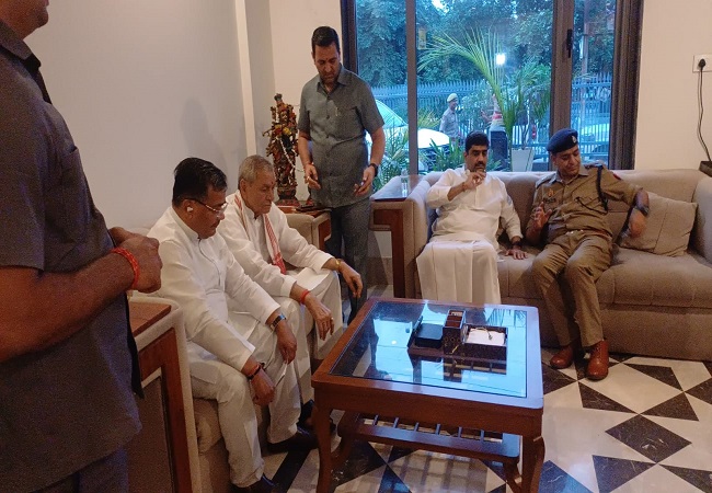 VIDEO-बंद कमरे में गोस्वामी समाज के साथ सरकार की गुप्त बैठक बेनतीजा, मंत्री बोले-जन्माष्टमी की तैयारी पर हुई बात, दूसरा पक्ष बोला-कॉरिडोर था मुद्दा