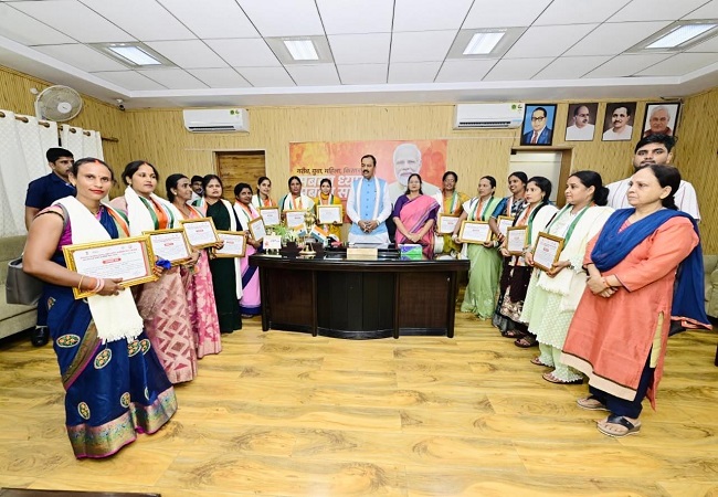 जब नारी शक्ति आगे बढ़ती है, तो पूरा राष्ट्र बढ़ता है नई ऊंचाइयों की ओर : केशव प्रसाद मौर्य