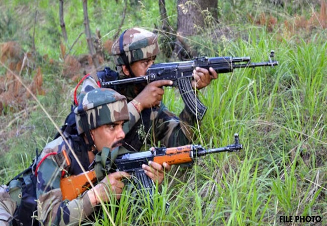 Terrorist Killed: कुलगाम में सुरक्षाबलों ने एक आतंकी को किया ढेर, मुठभेड़ अभी भी जारी