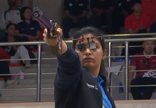 Manu Bhaker ने 16वीं एशियाई निशानेबाजी चैंपियनशिप में जीता डबल ब्रॉन्ज मेडल