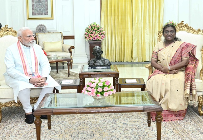 PM मोदी अचानक प्रेसिडेंट मुर्मू से मिलने पहुंचे राष्ट्रपति भवन, बिहार से जुड़ा है मामला!