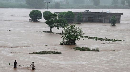 Pakistan floods and landslides : पाकिस्तान में कुदरत का कहर , बाढ़ और भूस्खलन से 24 लोगों की मौत , कई लापता