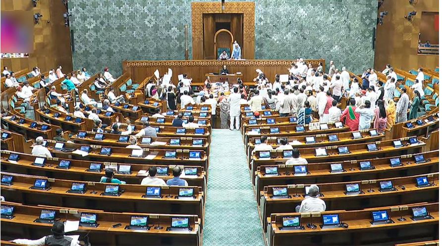 संसद का शीतकालीन सत्र आज से शुरू; सरकार पेश करेगी 14 विधेयक, विपक्ष SIR पर मोर्चाबंदी के लिए तैयार