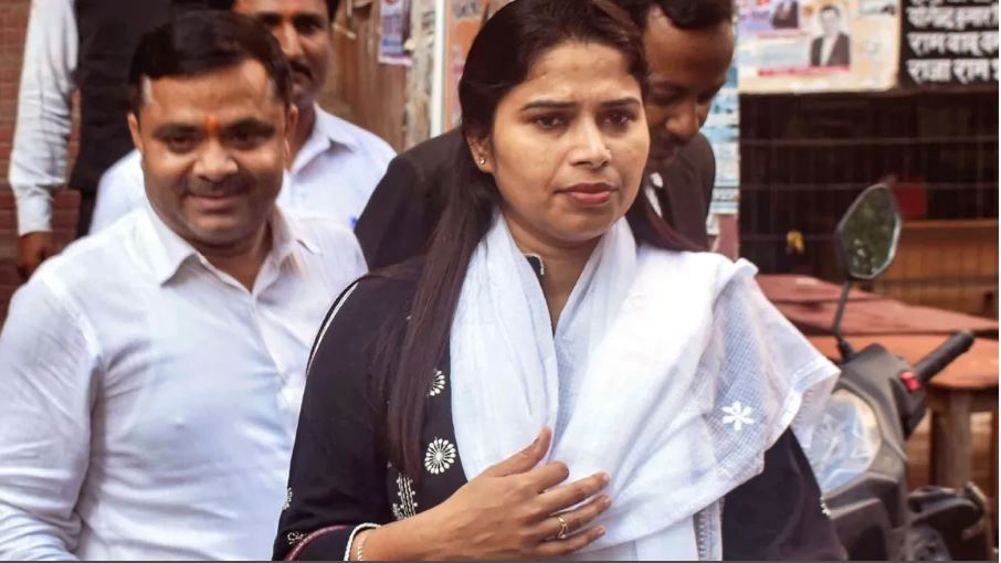 विधायक पूजा पाल, बोलीं-मुझे बीजेपी से खतरा नहीं, फिर दोहराया सपा पोषित माफिया कर सकते हैं मेरी हत्या