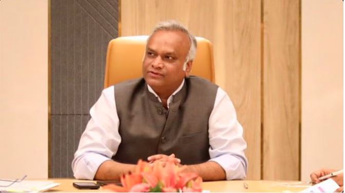 प्रियांक खरगे ने आंबेडकर के बयान का हवाला देकर, बोले-जिन्ना से पहले सावरकर ने हिंदू महासभा के 19वें अधिवेशन में रखा था द्वि-राष्ट्र का विचार