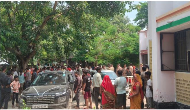 Sitapur News : बच्चे को बचाने के लिए बारी-बारी सेप्टिक टैंक में उतरे तीन लोगों की मौत, बच्चा जीवित