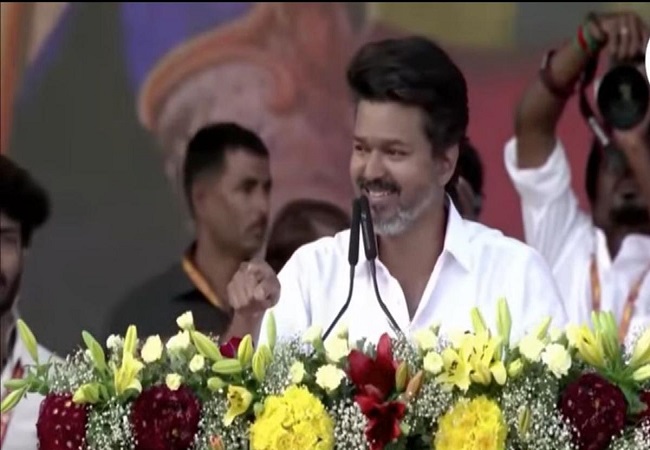 तमिलनाडु विधानसभा चुनाव 2026 में मुकाबला DMK बनाम TVK होगा : सी जोसेफ विजय