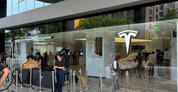 Tesla India second showroom : टेस्ला ने भारत में खोला अपना दूसरा शोरूम , जानिए कहां मिलेगी इसकी सुविधा