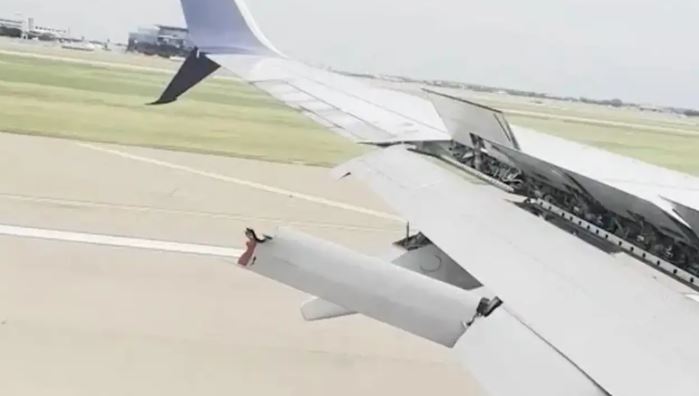 Texas emergency landing :  हवा में टूटकर लटका बोइंग 737 विमान का पंख , टेक्सास में हुई इमरजेंसी लैंडिंग