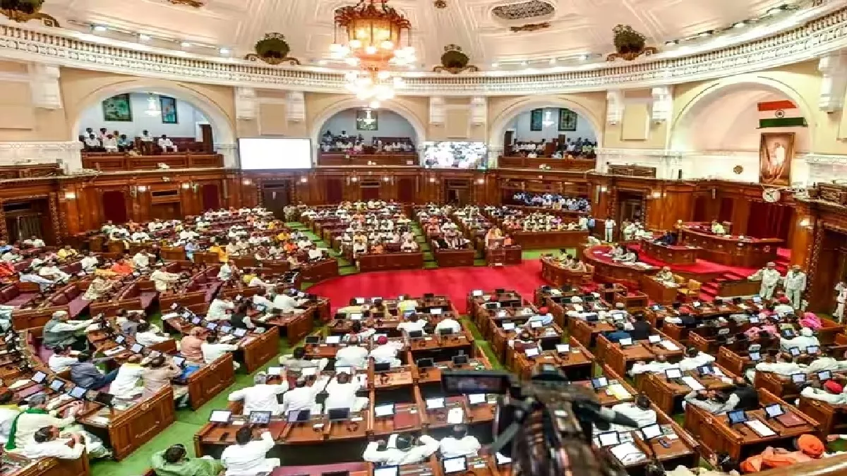 UP ASSEMBLY MONSOON SESSION : CAG रिपोर्ट पेश, खनन, ठोस कचरा प्रबंधन और सड़क निर्माण में धांधलियां उजागर , खनन में इस्तेमाल हुआ शव वाहन और एम्बुलेंस