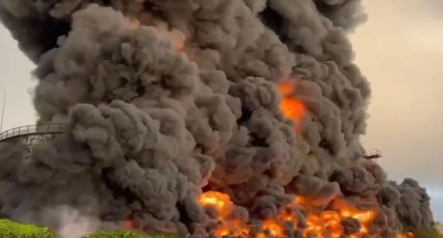 Ukraine drone attack russia : यूक्रेनी हमले में रूसी तेल डिपो में लगी भयानक आग,भीषण ड्रोन हमले ने किया बड़ा नुकसान