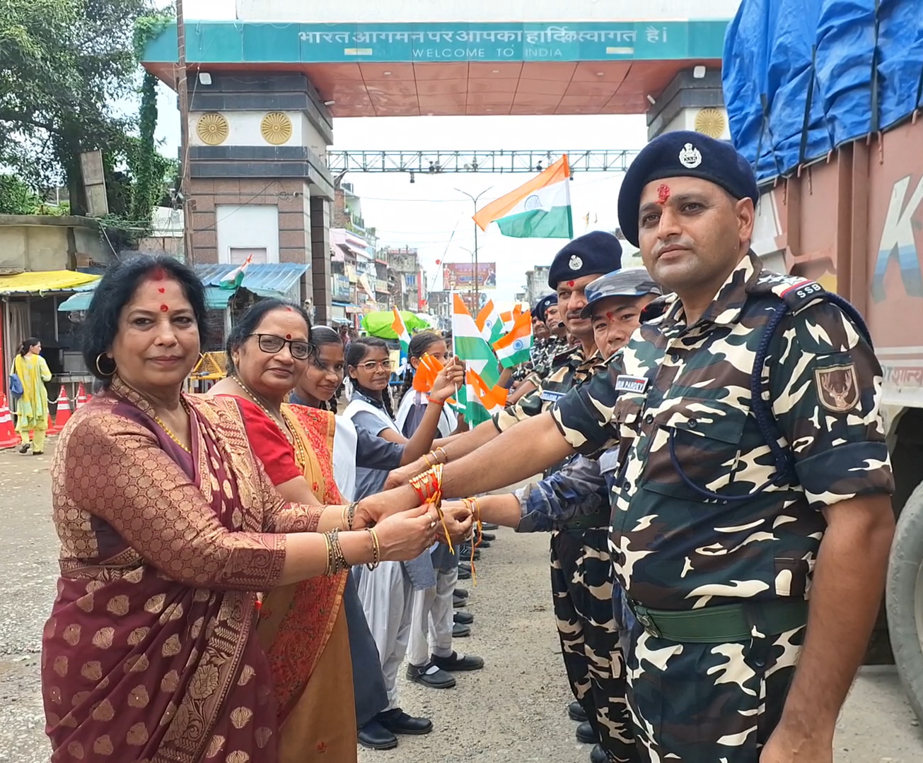 सरहद पर एसएसबी जवानों को बांधी गई राखिया-वीडियो