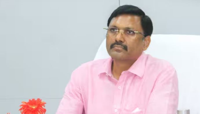 मुरादाबाद के कमिश्नर आंजनेय कुमार सिंह को मूल कैडर किया गया रिलीव, आजम खान पर कार्रवाई के बाद आए थे चर्चाओं में