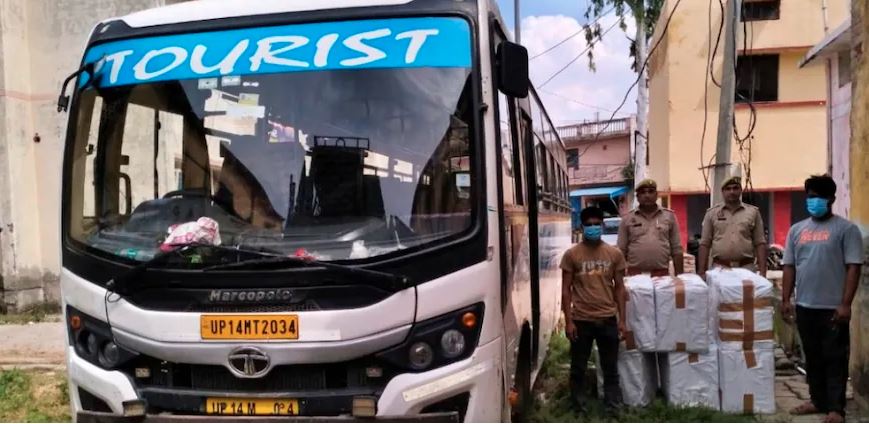 यूपी पुलिस की बड़ी सफलता, टूरिस्ट बस में 200 किलो विस्फोटक छिपाकर दिल्ली लेकर जा रहे उजैर और शाहनवाज को किया गिरफ्तार