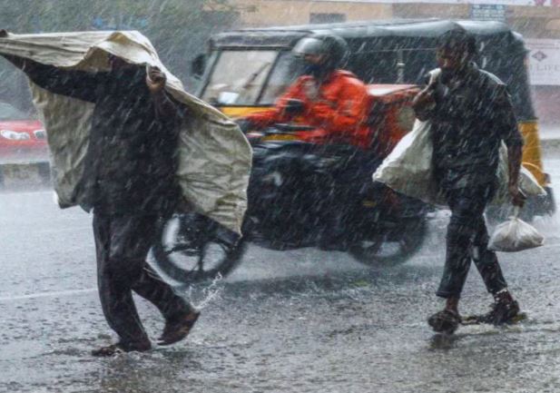 पटना, गया, भागलपुर समेत बिहार के 32 जिलों में तेज हवा के साथ बारिश का अलर्ट जारी