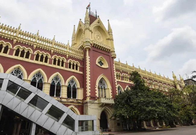 कोलकत्ता हाईकोर्ट के बाहर तीन महिलाओं ने​ किया आत्मदाह का प्रयास, सामने आया चौका देने वाला बयान