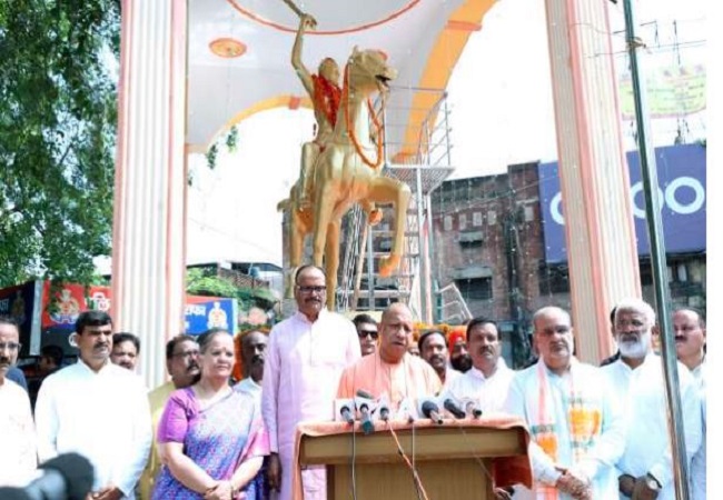 सीएस योगी आदित्यनाथ ने वीरांगना रानी अवन्तीबाई लोधी की जयंती पर किया मार्ल्यापण