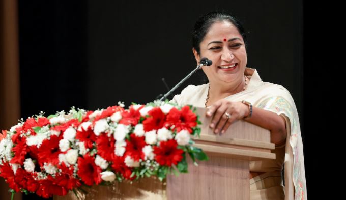 मुझे तो तूफानों से जूझने की आदत है, किसी भी आसुरी शक्ति से डरने वाली नहीं हूं, हमले के बाद बोलीं सीएम रेखा गुप्ता