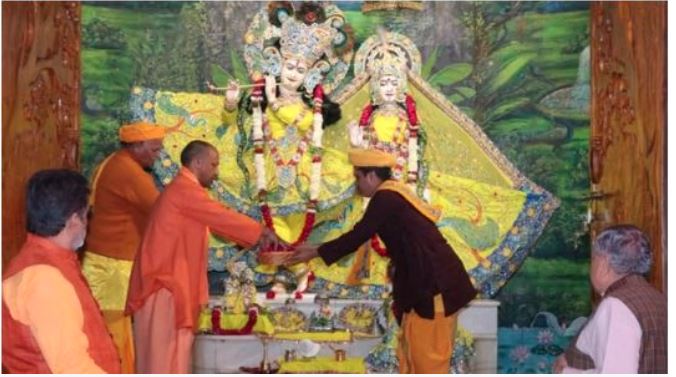 Janmashtami 2025 : श्रीकृष्ण जन्माष्टमी पर 38वीं बार मथुरा पहुंचे सीएम योगी, गर्भगृह में ठाकुर जी के किए दर्शन
