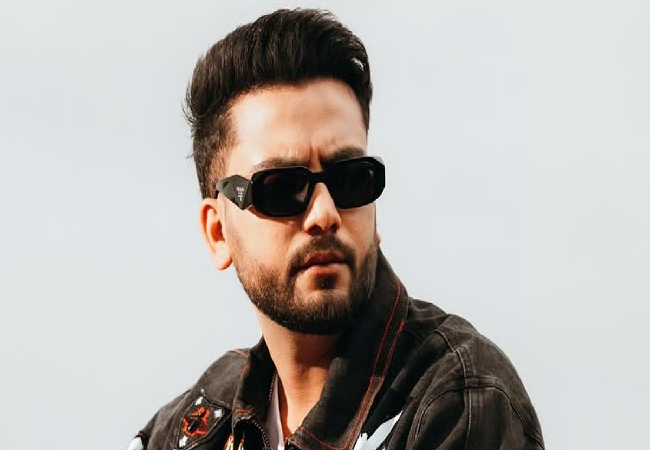 क्या है Elvish Yadav का असली नाम? कहां से होती है सबसे ज्यादा कमाई