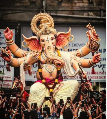 ढोल-नगाड़ों के साथ घर—घर आये गणेश,बॉलीवुड में गूंजा गणपति बप्पा मोरिया