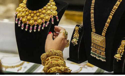 Bullion Market: सोना के दाम घटे, चांदी भी सस्ती, सर्राफा बाजार में छाई मंदी