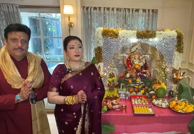 गोविंदा ने पत्नी सुनीता के साथ ‘गणपति’ का किया स्वागत, अभिनेता ने बप्पा से मांगा अपने बच्चों के लिए आशीर्वाद