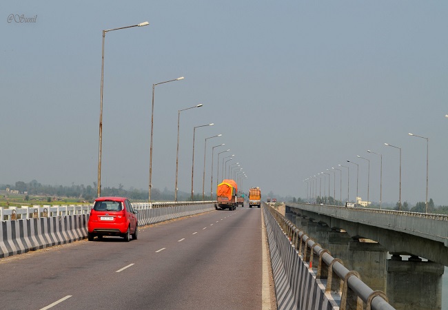 हाईवे पर चलने वाले हो जाए सावधान, कोई ले पीछे से नाम तो कभी न रोके गाड़ी