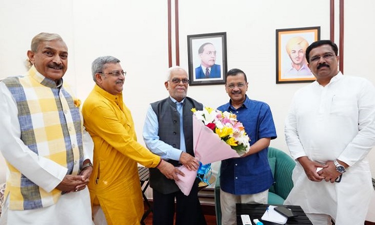 विपक्ष के उप राष्ट्रपति पद के उम्मीदवार जस्टिस बी सुदर्शन रेड्डी ने अरविंद केजरीवाल से की मुलाकात