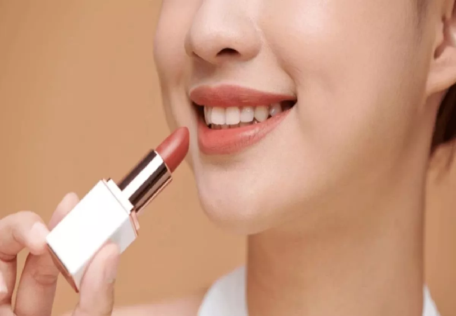 Beauty Care: न्यूड लिपस्टिक से निखारें अपनी सुंदरता, स्‍क‍िन टोन के ह‍िसाब से कैसे चुनें सही शेड? ये है पूरा गाइड