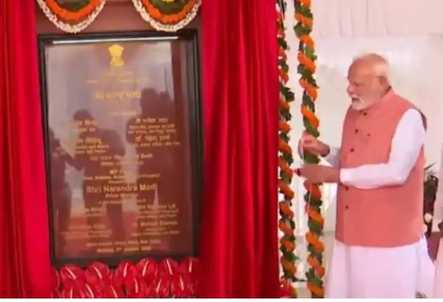 दिल्ली में प्रधानमंत्री नरेंद्र मोदी ने सांसदों के लिए नव निर्मित बहुमंजिला फ्लैटों का किया उद्घाटन