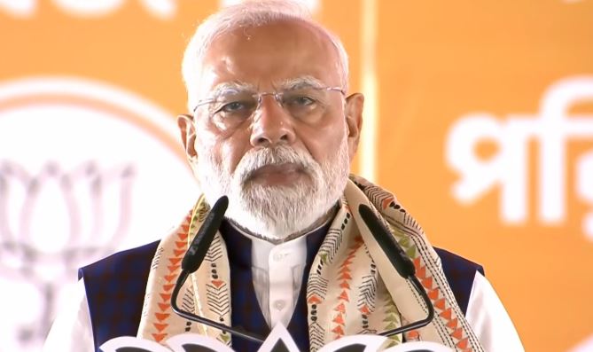 TMC-कांग्रेस समेत अन्य दल तुष्टिकरण के आगे टेक चुके हैं घुटने, ये सत्ता की भूख के लिए घुसपैठ को दे रहे बढ़ावा: पीएम मोदी