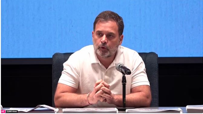 पूर्व प्रधानमंत्री मनमोहन सिंह की 93वीं जयंती पर राहुल गांधी ने दी विनम्र श्रद्धांजलि