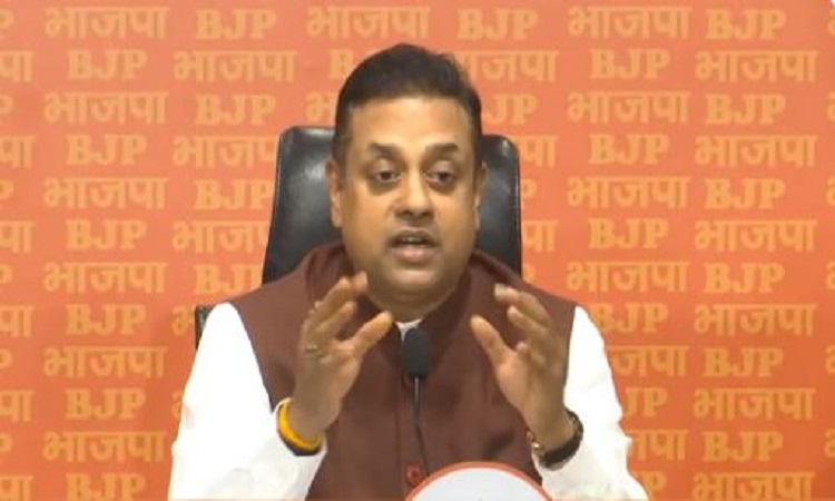 क्या तेजस्वी यादव के पास हैं दो वोटर ID कार्ड ? संबित पात्रा ने उठाया गंभीर सवाल