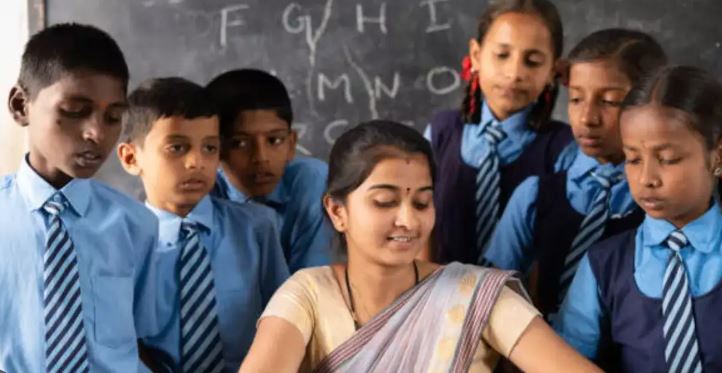 मध्य प्रदेश में शिक्षकों की बंपर भर्ती, 25 अगस्त तक कर सकतें हैं आवेदन