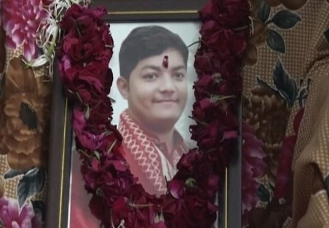 बॉम्बे आईआईटी छात्र की रहस्यमयी मौत, हादसा या आत्महत्या जांच में जुटी पुलिस, छत से गिरने से हुई छात्र की मौत