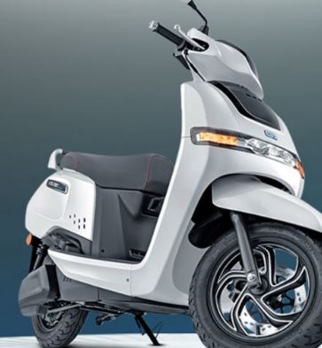 TVS iQube इलेक्ट्रिक स्कूटर लोगों की बनी पहली पसंद