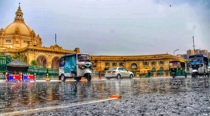 लखनऊ सहित यूपी भर में भारी बारिश का अलर्ट जारी, स्कूलों में छुट्टी के आदेश